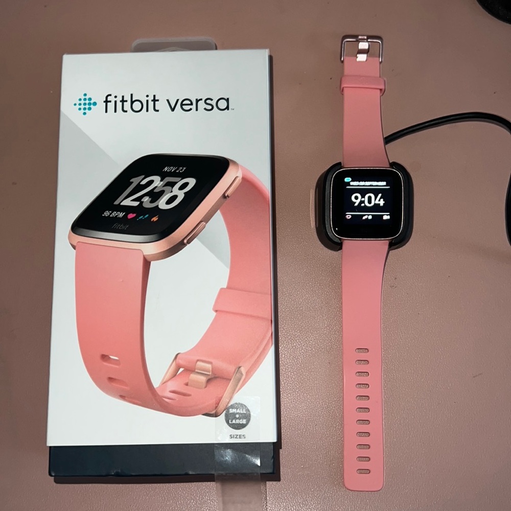 Fitbit Versa Smartwatch in Peach/Rose